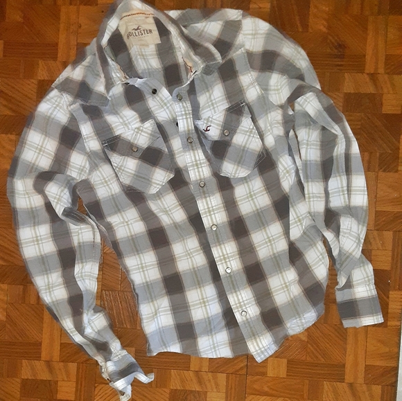 * 2 for 15* Mens L (fits like med.) Hollister button up - Picture 2 of 9